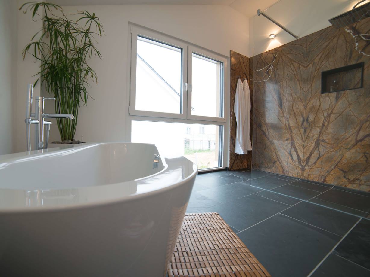Natursteinfliesen im Bad stonenaturelle